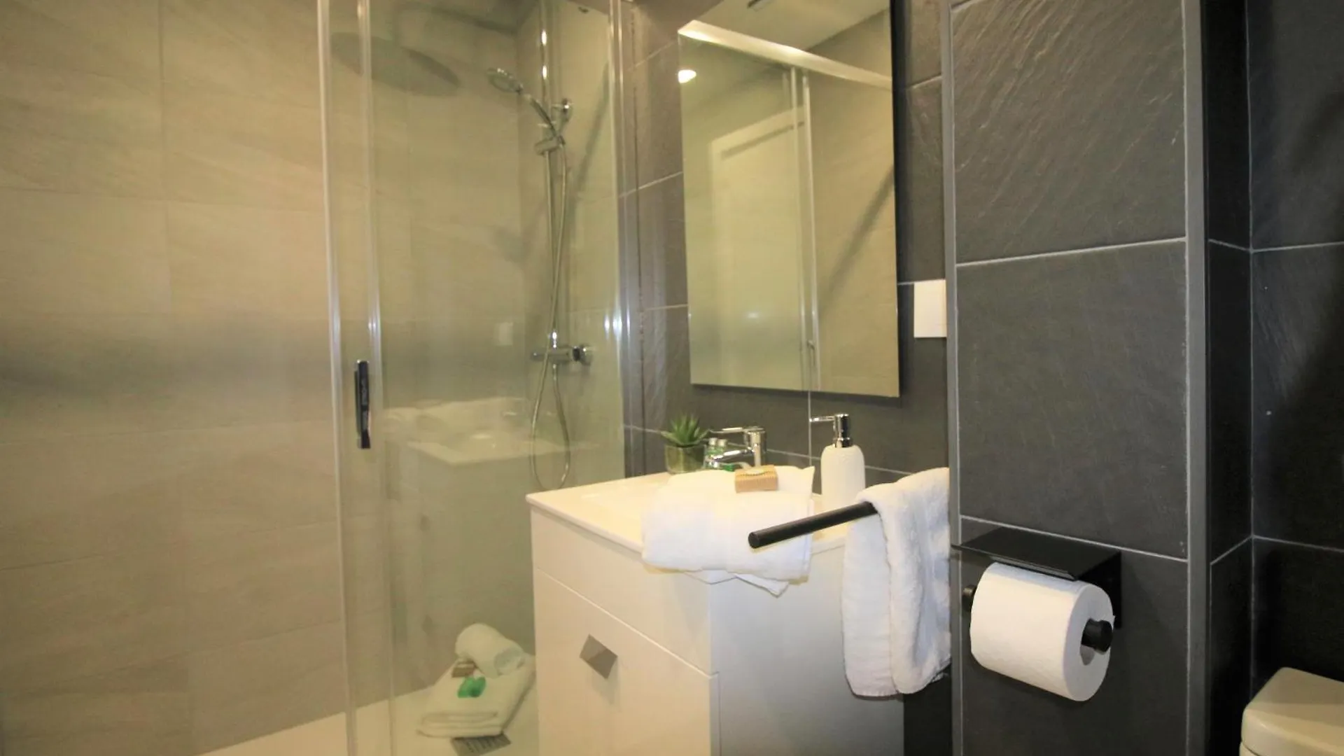 Modern And Equipped Apartment With A Wonderful Terrace Barcelona