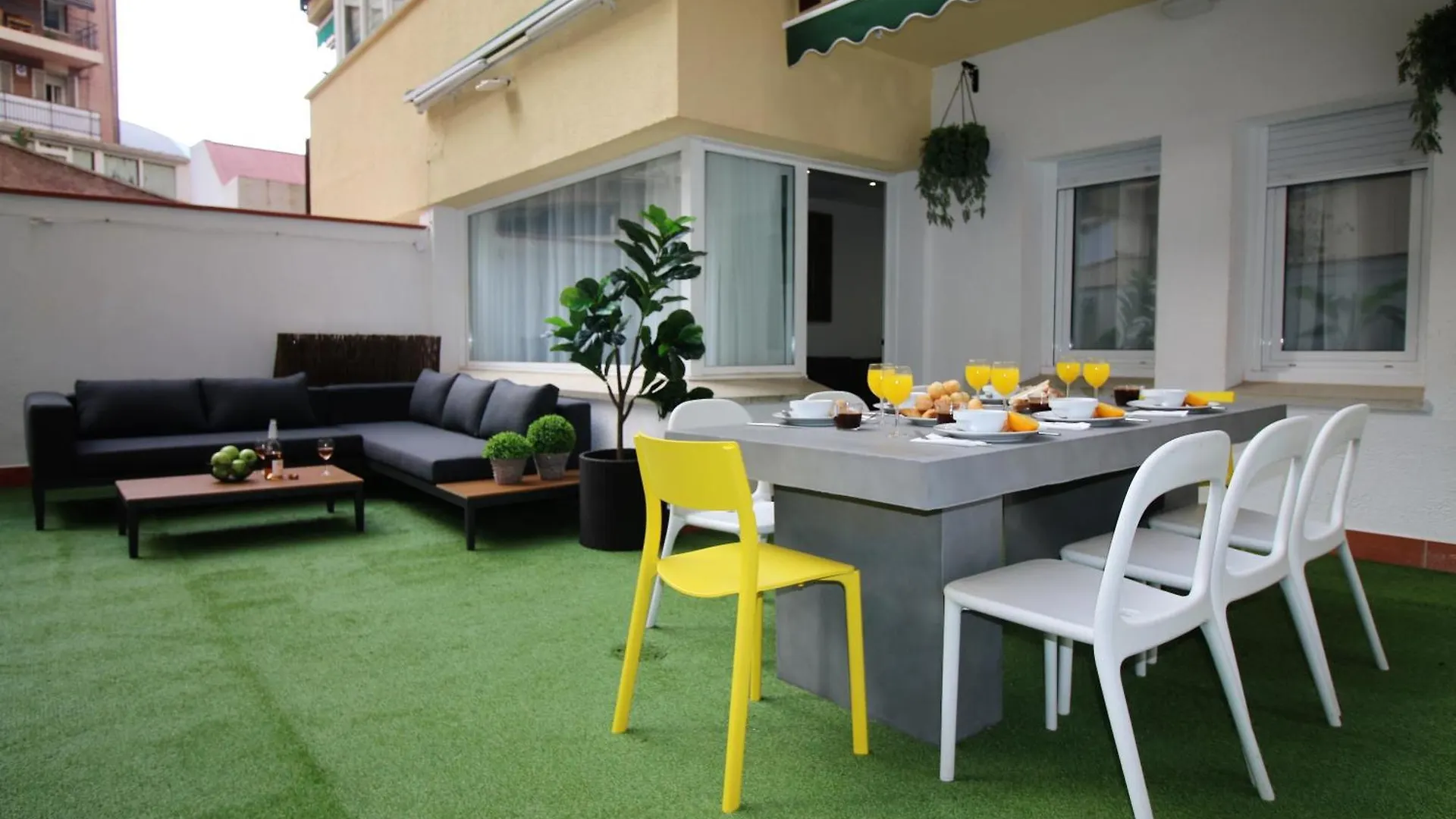 Modern And Equipped Apartment With A Wonderful Terrace contacts